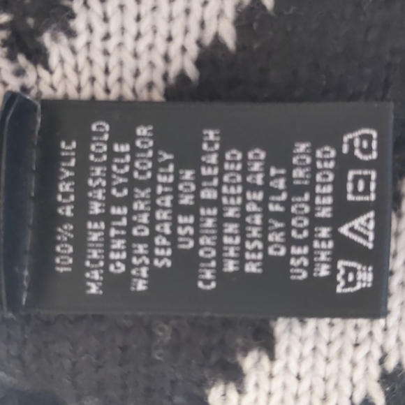 August Silk - Picture 9 of 9